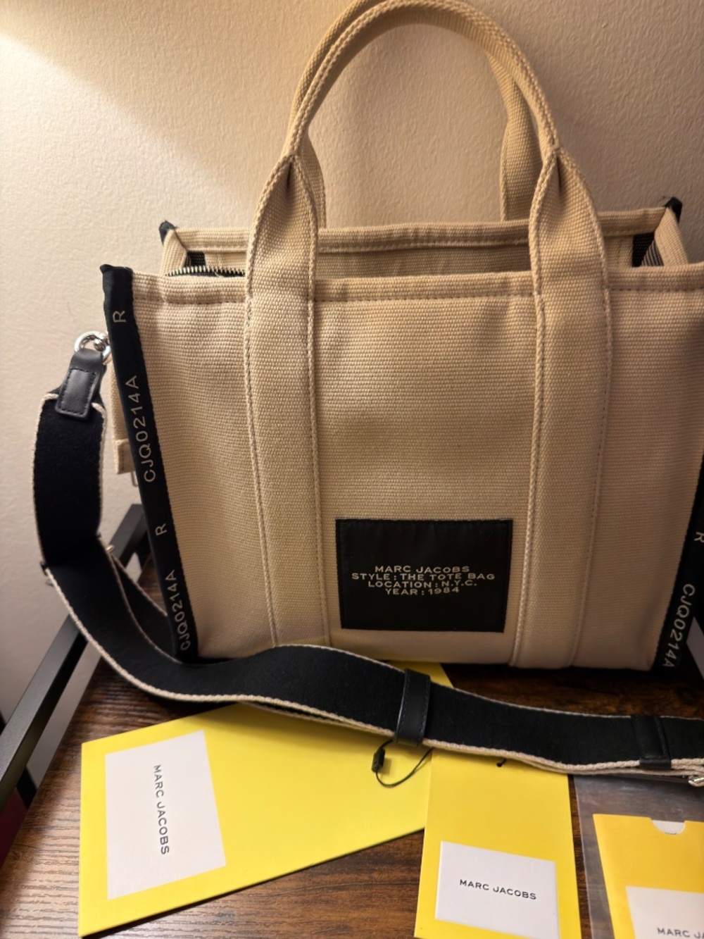 Marc Jacob’s The Tote Bag Jacquard - Picture 6 of 8